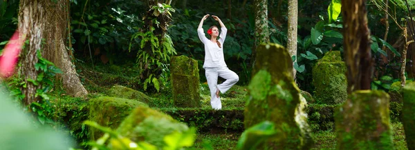 Yoga buiten — Stockfoto