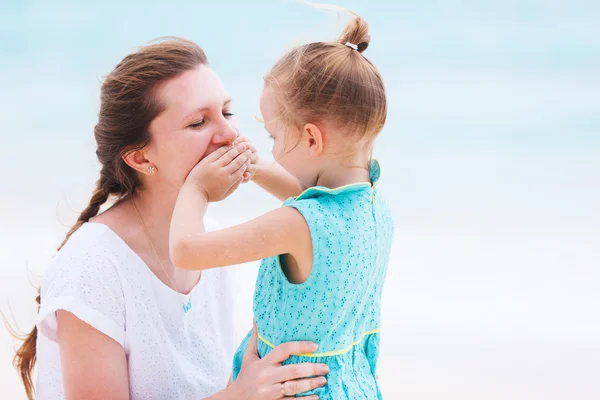 Mãe e filha felizes — Fotografia de Stock