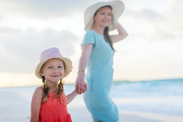 Madre e hija de vacaciones —  Fotos de Stock