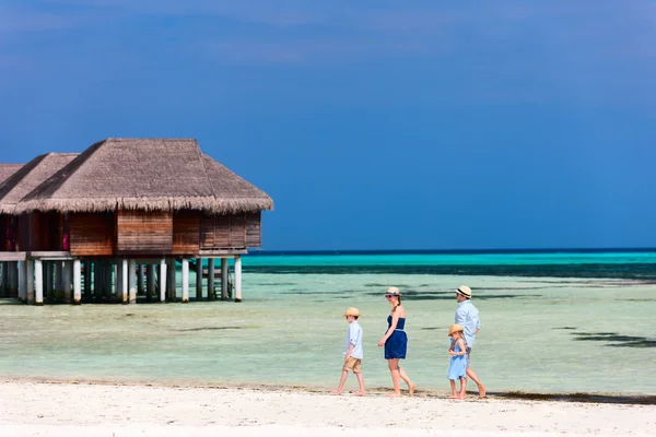 Famiglia in vacanza — Foto Stock