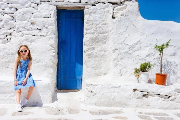 Malá holčička v Řecku — Stock fotografie