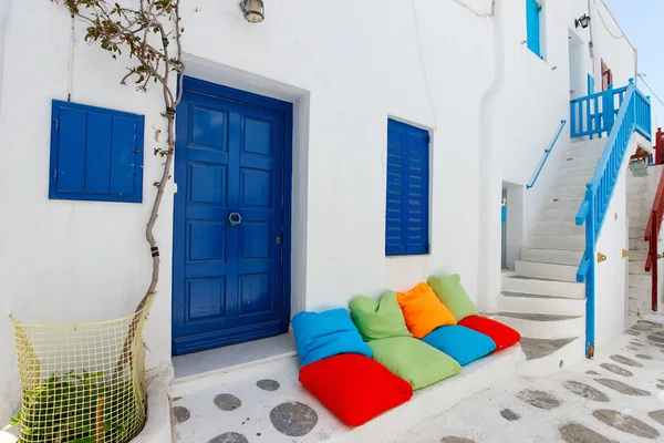 Tradiční ulice ostrova Mykonos v Řecku — Stock fotografie
