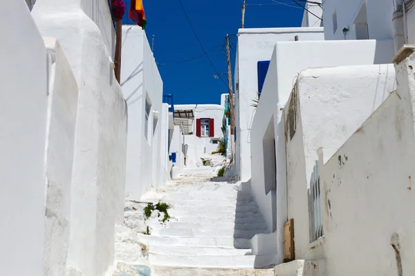 Strada tradizionale dell'isola di Mykonos in Grecia — Foto Stock