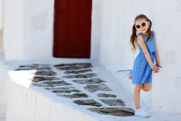 Kleines Mädchen in Griechenland — Stockfoto