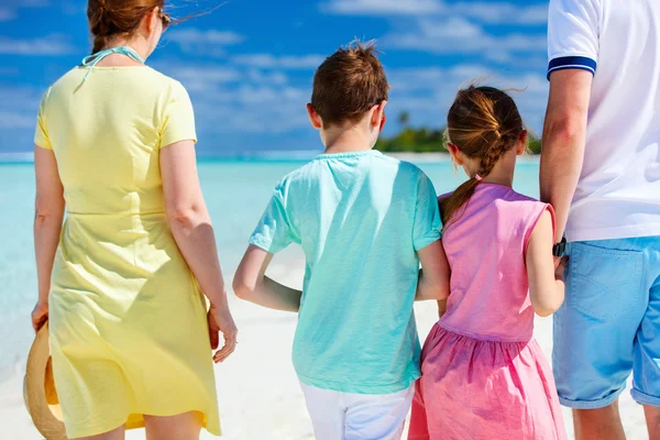 Family beach vacation — Stock Photo, Image