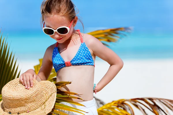 Adorable little girl at beach — Stock Photo, Image