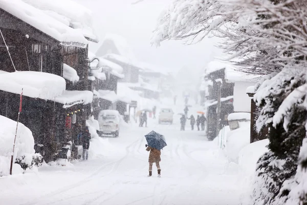 Japanilainen kylä talvella — kuvapankkivalokuva