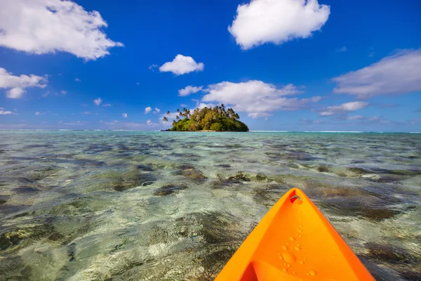 Kajakpaddling på tropiska ocean — Stockfoto