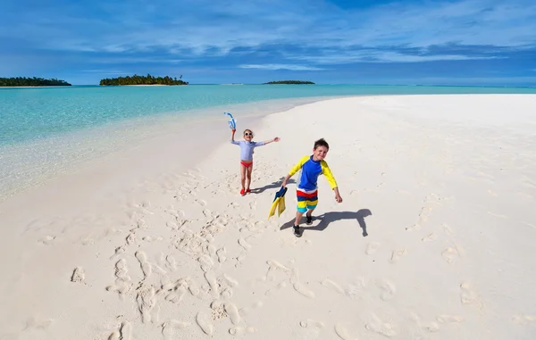 Kids at beach — Stock Photo, Image