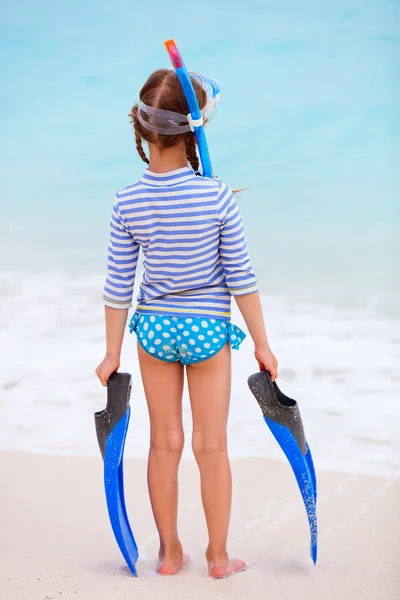 Adorable little girl at beach — Stock Photo, Image