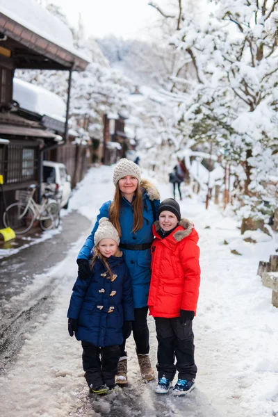 Rodina ve městě Takayama — Stock fotografie