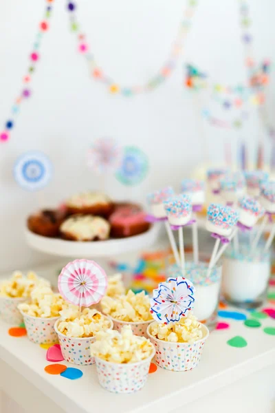 Dessert table at party — Stock Photo, Image