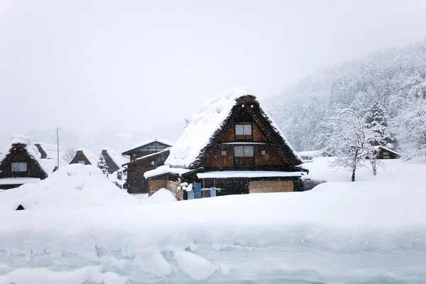 Pueblo japonés en invierno —  Fotos de Stock