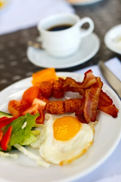 Breakfast with fried eggs — Stock Photo, Image