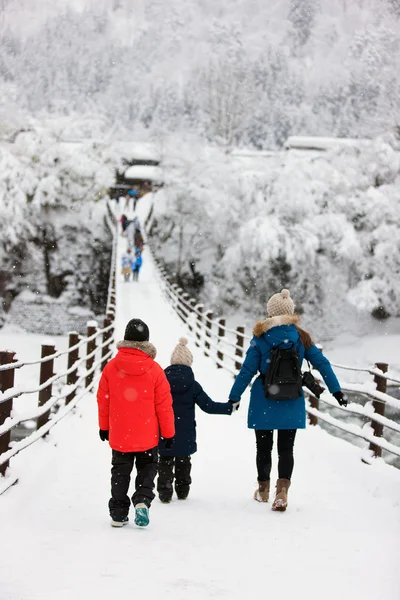 Turistas en Japón en invierno —  Fotos de Stock