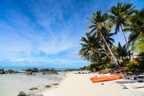 Hermosa playa tropical en la isla exótica en el Pacífico —  Fotos de Stock