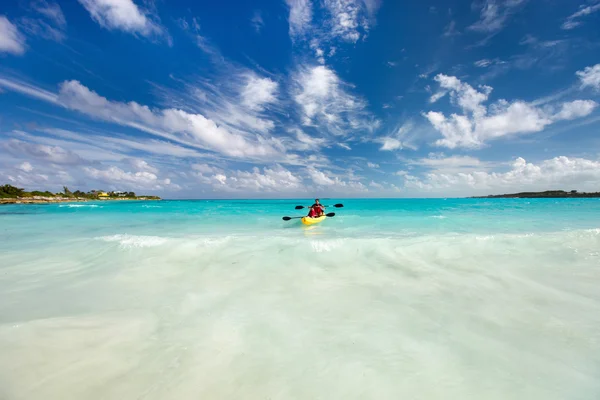 Father and son kayaking — Stock Photo, Image