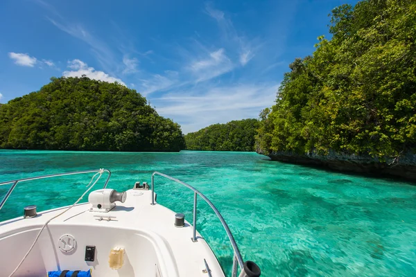 Exploring limestone islands in Palau — Stock Photo, Image
