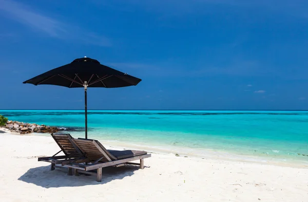 Playa tropical idílica en Maldivas — Foto de Stock