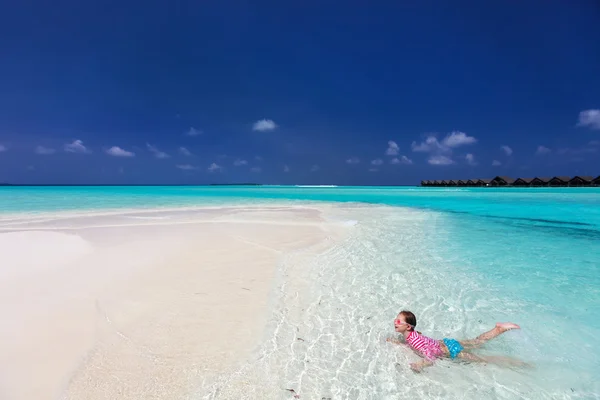 Bambino in vacanza tropicale — Foto Stock