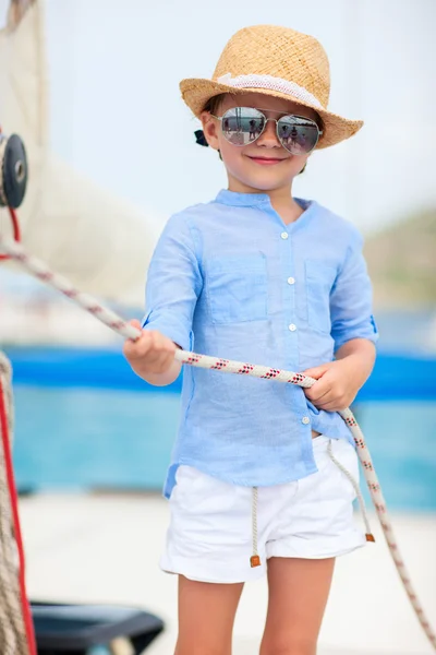 Little girl at luxury yacht — Stock Photo, Image