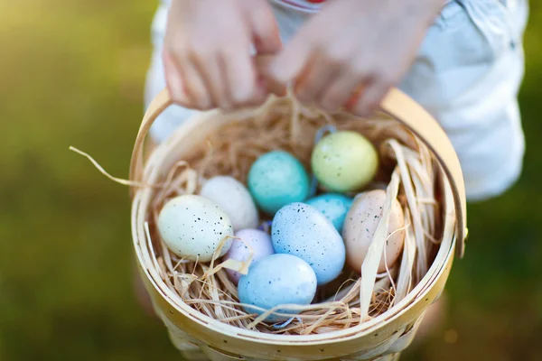 Coloridos huevos de Pascua — Foto de Stock