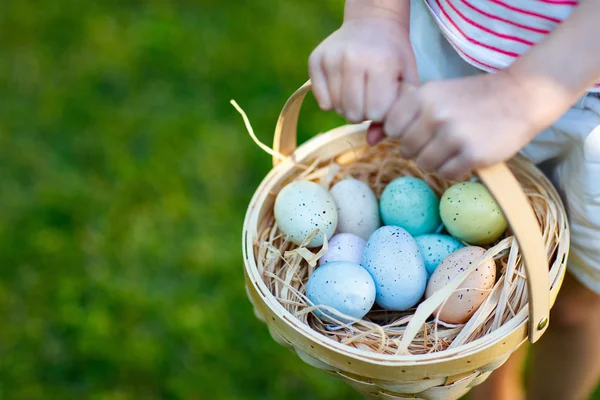 Uova di Pasqua variopinte — Foto Stock