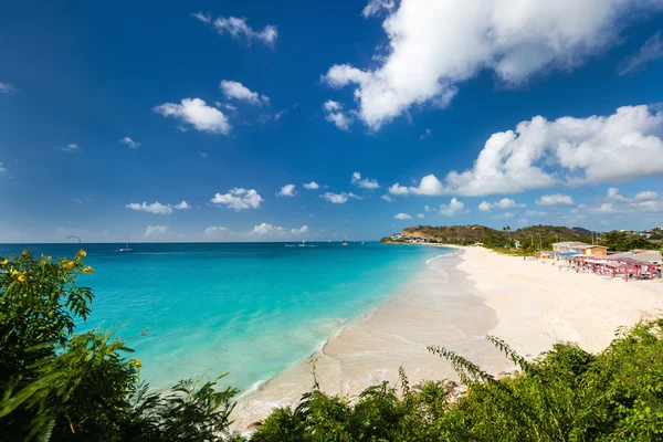Idyllischer strand an der karibik — Stockfoto
