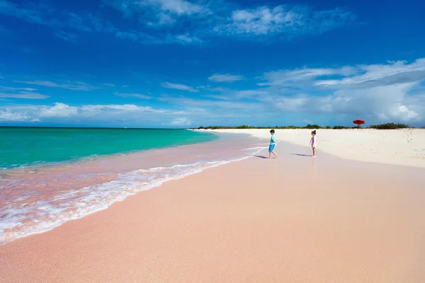 Praia de areia rosa — Fotografia de Stock