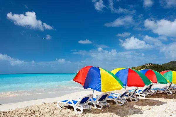 Idyllische tropische strand bij caribbean — Stockfoto