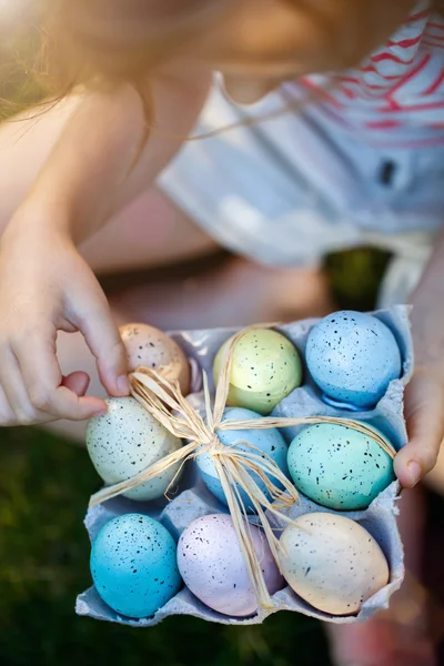 Velikonoční vejce trávě — Stock fotografie