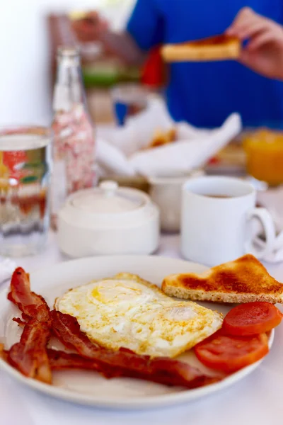 Frühstück mit Omelett — Stockfoto