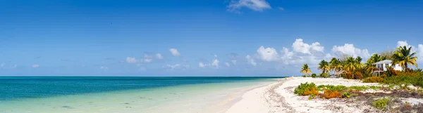 Panorama of a beautiful Caribbean beach — Stock Photo, Image