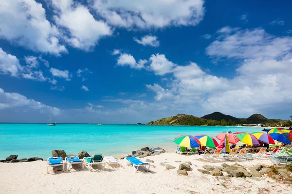 Praia tropical idílica no Caribe — Fotografia de Stock