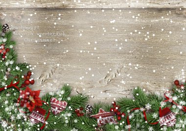 Grunge tahta arka plan ile Noel firtree, holly, eldivenler