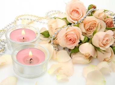 Gül ve yanan mumlar