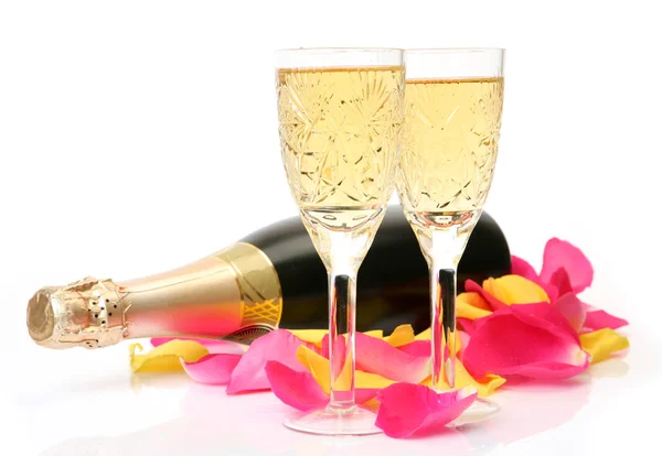 Champagner auf weißem Hintergrund — Stockfoto