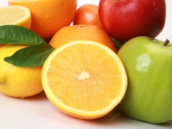 Спелые фрукты для здорового питания — стоковое фото