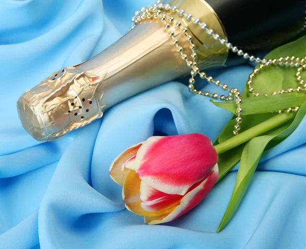 Šampaňské a Tulipán květ — Stock fotografie