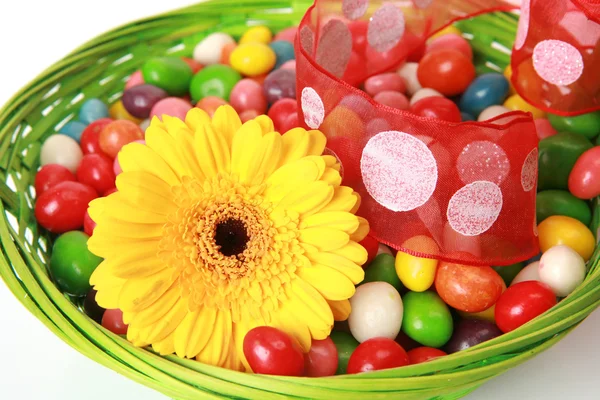 彩色糖果和鲜花 — 图库照片