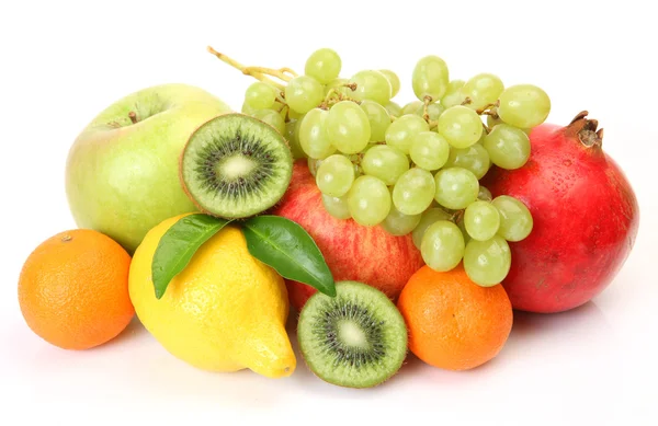 Frutas maduras para uma alimentação saudável — Fotografia de Stock