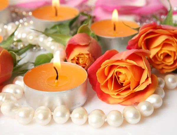 Gyönyörű Rózsák Gyertyák — Stock Fotó
