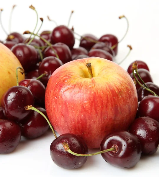 Reife Früchte und Beeren — Stockfoto