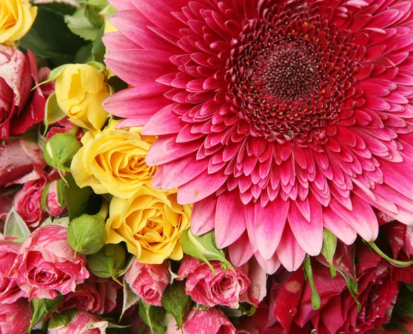 Bouquet Yellow Pink Roses Pink Gerbera — Stock Photo, Image