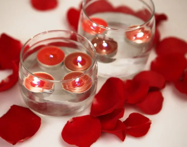 Petali Rosa Candele Accese — Foto Stock