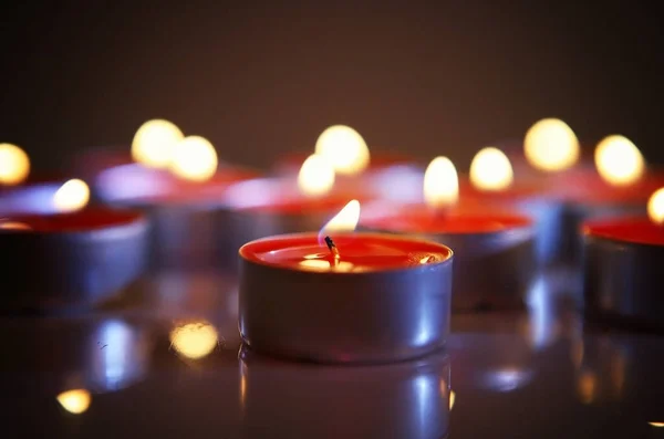 Brennende Kerzen Dunkeln — Stockfoto