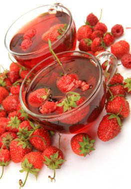 çilek çayı ve çilek