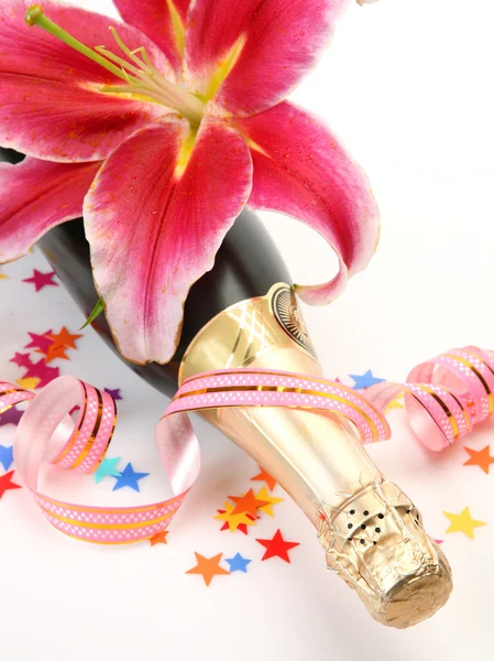 Champagne en lily bloem — Stockfoto