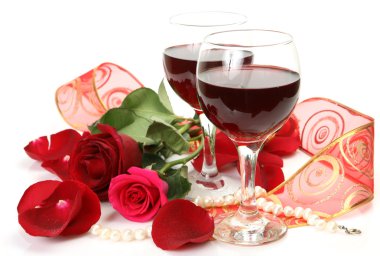 iki kadeh şarap ve güller