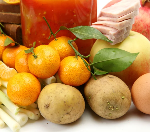 Tangerinas, batatas e maçãs — Fotografia de Stock